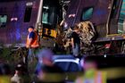 Na Long Islandu v New Yorku vykolejil vlak. Nehoda si vyžádala přes tři desítky zraněných