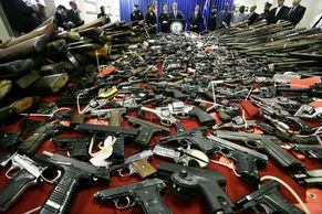 Fotogalerie: Zpětný výkup zbraní v USA