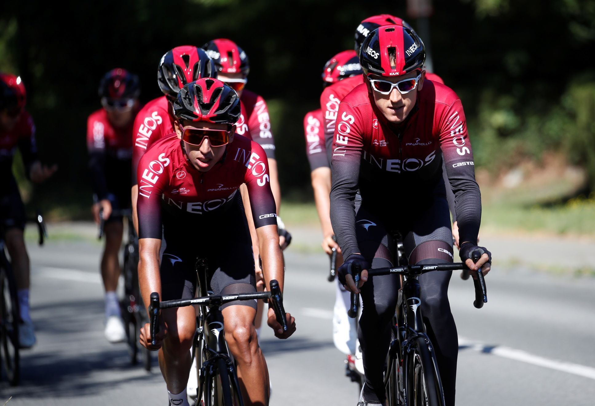 Trénink Ineosu před Tour de France 2019: Egan Bernal (vlevo) a Geraint Thomas