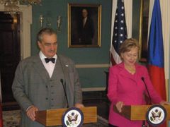 Schwarzenberg a Hillary Clintonová na únorové návštěvě USA