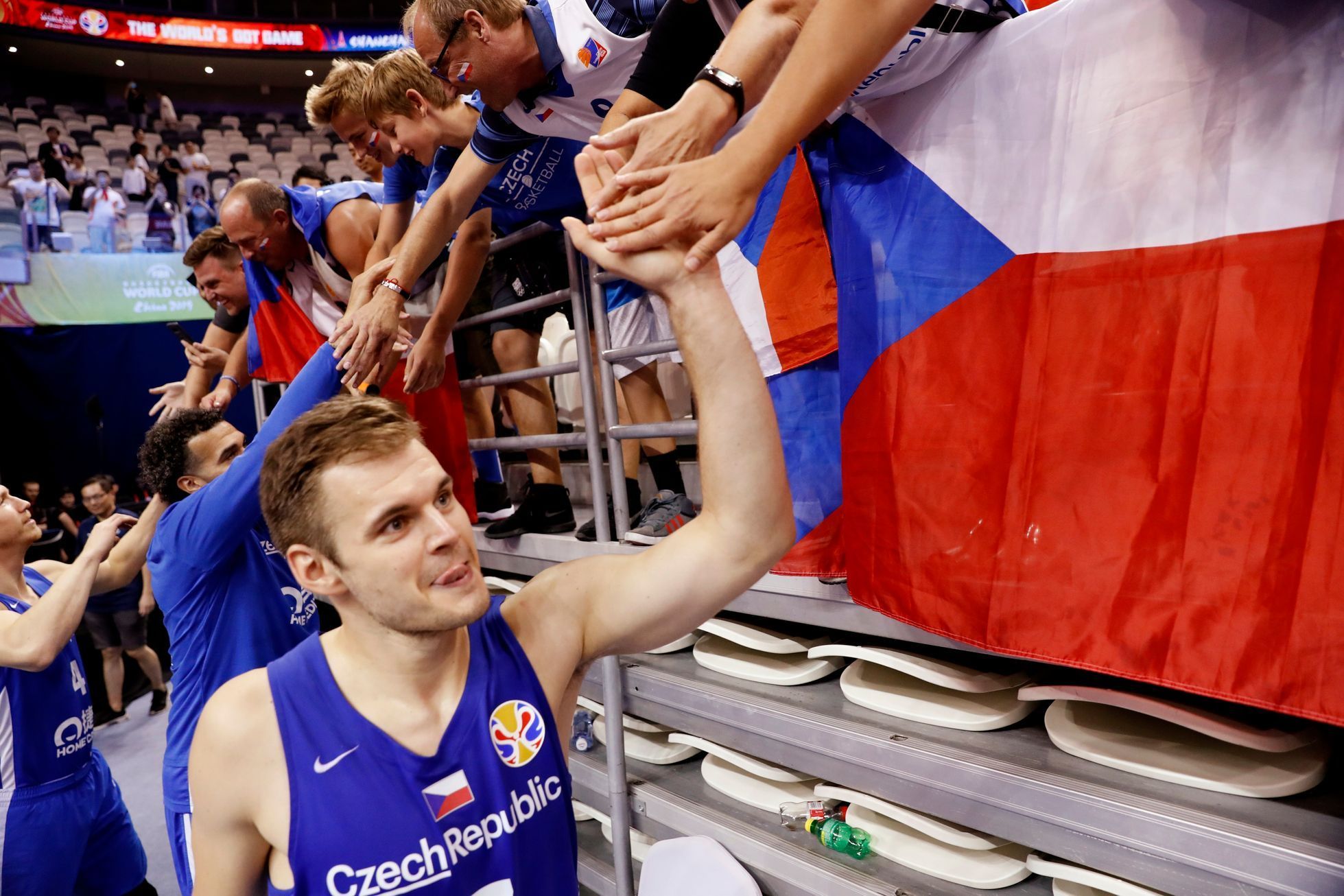 basketbal, MS 2019, Česko - Polsko, Jaromír Bohačík a čeští fanoušci