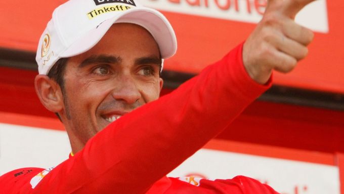 Alberto Contador ze tří startů na Vueltě potřetí triumfoval