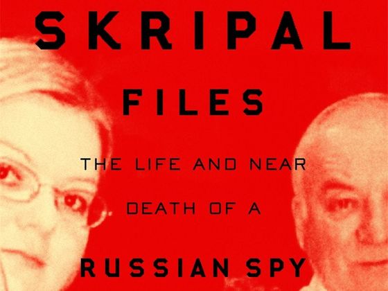 Jak Sergeje Skripala popisuje kniha Marka Urbana Obálka knihy The Skripal Files