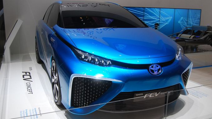 Prototyp auta na palivové články - Toyota FCV.