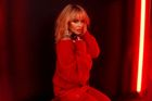 Kylie Minogue se vrátila k <strong>disco</strong> hudbě. Pátou dekádu v řadě vede hitparádu