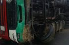 Na dálnici D1 na Vysočině havaroval kamion, řidič zemřel