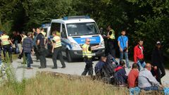 Policie v akci na německé straně hranice.
