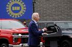 Joe Biden chce podpořit americké elektromobily. Za jeho vlády jich ale moc nepřijede