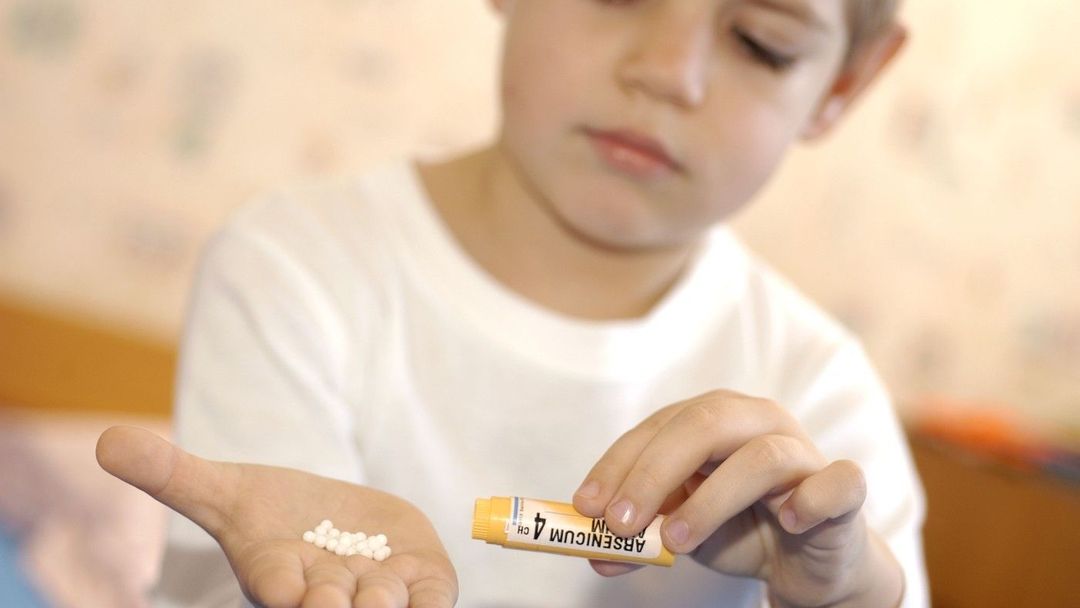 Dítě, prášky, homeopatie