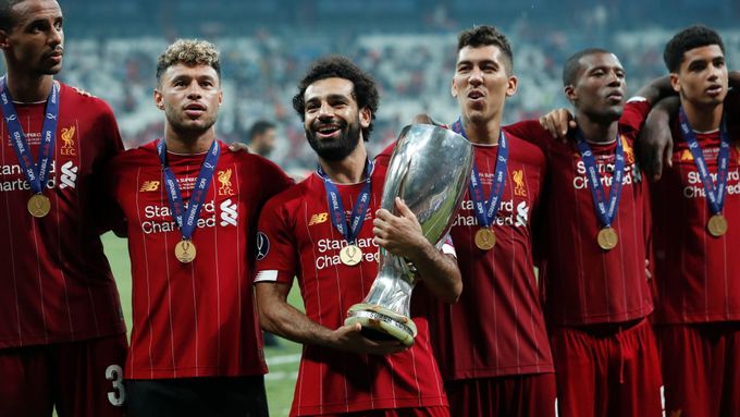 Mohamed Salah s trofejí pro vítěze