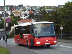 Český autobus vyráběný firmou SOR Libchavy na Faerských silnicích.
