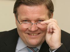 Ministr práce Zdeněk Škromach dal své straně na 55 tisíc korun.