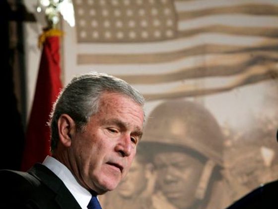 VÝROKY BUSHE O IRÁKU George Bush, voják, pietní, armáda, USA