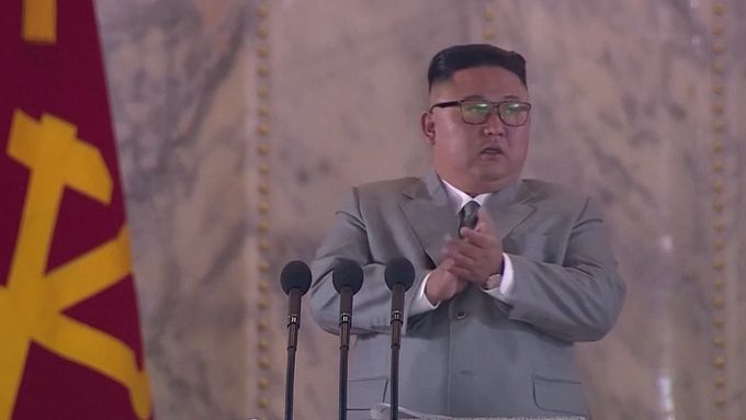Severokorejský vůdce Kim Čong-un vzácně projevil emoce během projevu u příležitosti 75. výročí založení vládnoucí Dělnické strany.