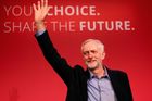 Britské labouristy povede Jeremy Corbyn, konzervativci si mnou ruce