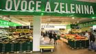 Zbytky jídla vhodného pro rychlé rozložení na biologické hnojivo vznikají nejčastěji v oddělení ovoce a zeleniny.