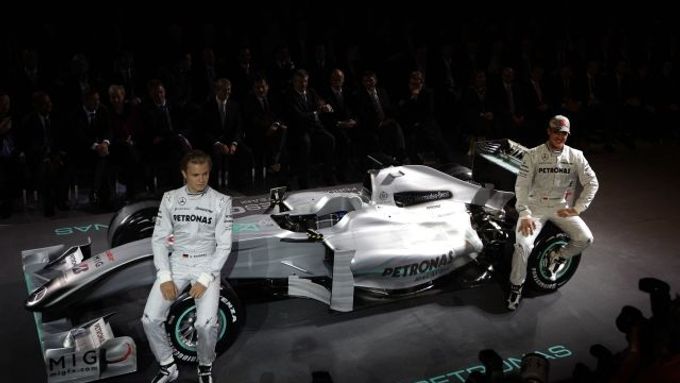Michael Schumacher při představování vozu W01.