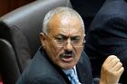 Jemenského exprezidenta Sáliha zabili šíitští povstalci poté, co jim vypověděl spojenectví
