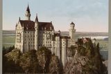 Jednou z největších turistických ikon Německa je bezesporu bavorský zámek Neuschwanstein. Nechal ho postavit Ludvík II. Bavorský a stavba inspirovala Walta Disneyho, když kreslil hrad Šípkové Růženky.