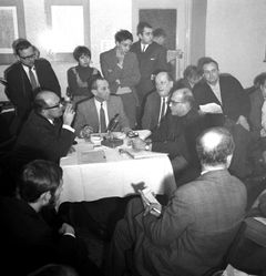 Tisková konference k vydávání Literárních listů v únoru 1968.