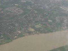 Kruhovitý půdorys věznice Insein (vlevo nahoře) nelze při leteckém pohledu na Rangún přehlédnout