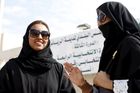 Saudové si ve volbách poprvé zvolili ženy, do místních rad se jich dostalo 17