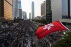 Bral lídr Hongkongu úplatky? Zákonodárci žádají vyšetřování