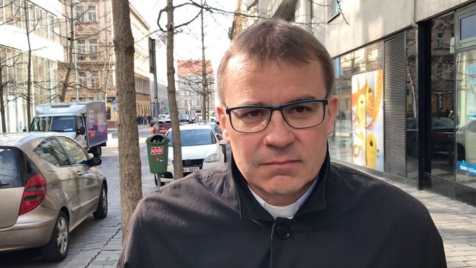 Biskup Tomáš Holub v rozhovoru pro Aktuálně.cz mluví o případu, ve kterém je kněz z jižních Čech podezřelý mimo jiné ze znásilňování jedné z žen