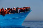 Počet migrantů ve Středozemí za rok klesl o více než polovinu. Do Evropy přijelo 135 tisíc lidí