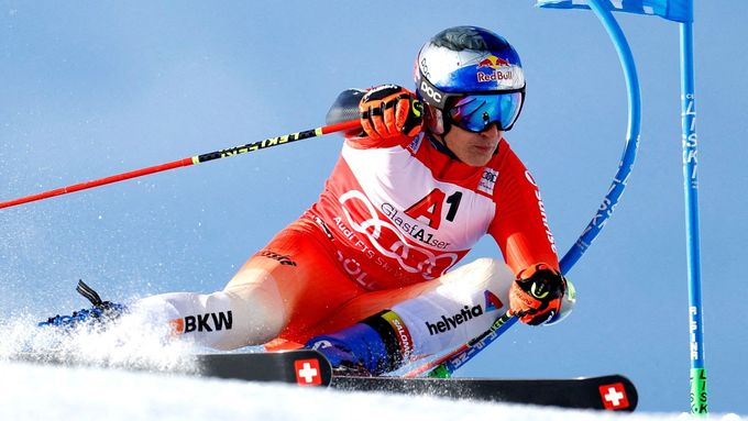 Marco Odermatt při obřím slalomu ve Světovém poháru v Söldenu 2022.