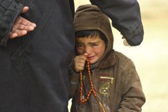 Islamisté v Kobani unesli a měsíce mučili až 150 chlapců
