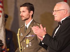 Nadporučík Ing. Tomáš Krampla medaile Za hrdinství. Za hrdinství v boji a za záchranu lidských životů