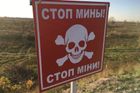 Miny leží všude v okolí Stanycje Luhanske. Odehrávaly se tam jedny z nejtvrdších bojů války na Donbase.