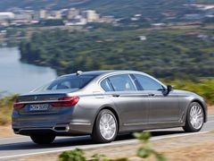 Záď ukrývá zavazadlový prostor o objemu 515 litrů.