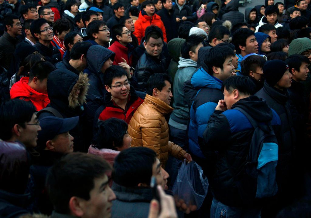 Rvačka před obchodem Apple v Číně