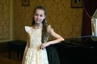 Malá klavíristka z Prahy je výjimečný talent, vyhrává světové soutěže. Teď i on-line