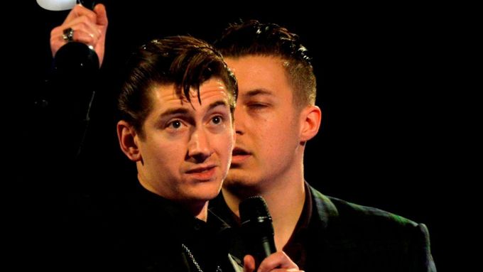 Arctic Monkeys vyhráli dvě kategorie Brit Awards 2014.