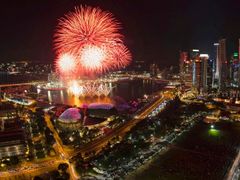 Silvestrovské oslavy nad Singapurem.