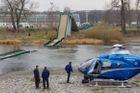 Praha 7 ocenila kajakáře, který po pádu lávky prohledával řeku. Zaplatí mu roční členství v oddílu