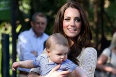 Alžběta, nebo Henry? Británie řeší jméno druhého dítěte Kate