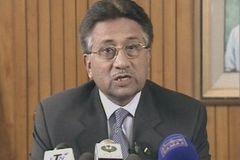 Soud s Mušarafem byl odložen. Zřejmě mu hrozil atentát