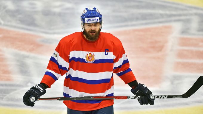 Zdeněk Kutlák vede hokejisty Českých Budějovic jako kapitán.