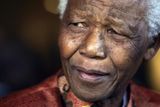 25. 2. - Nelson Mandela je po operaci při vědomí, cítí se dobře. Podrobnosti se dozvíte v článku - zde