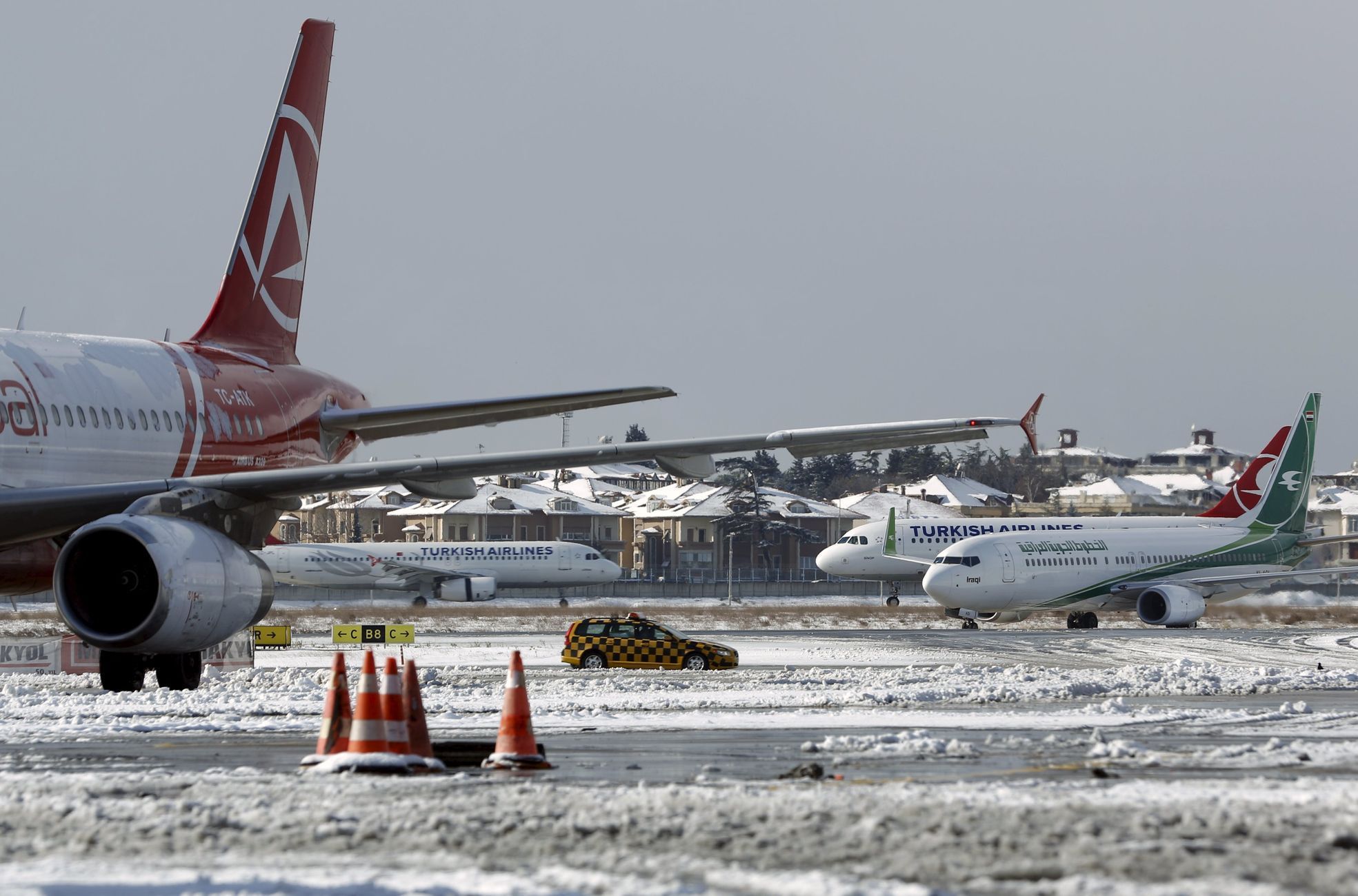 Sníh na Atatürkově letišti v Istanbulu
