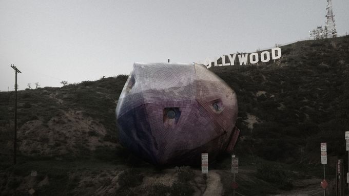 Pod ikonickým nápisem Hollywood v Los Angeles vyroste dům. Připomíná velký kámen a pomalu se otáčí