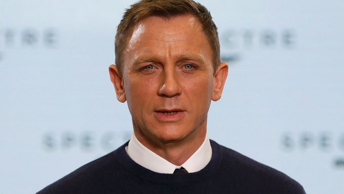 Daniel Craig zůstává Jamesem Bondem.