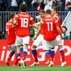 Arťom Dzjuba z Ruska slaví gól na 3:0 v zápase se Saúdskou Arábií na MS 2018