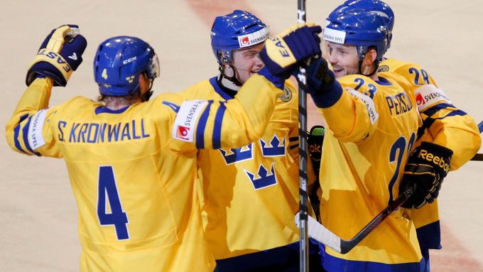 Radost švédských hokejistů ze vstřeleného gólu byla velká