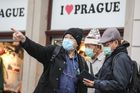 Polovina infikovaných v Praze netuší, kde se mohla nakazit. Virus se šíří komunitně
