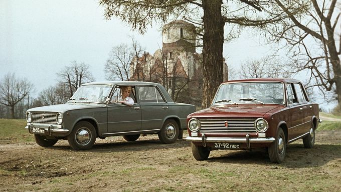 VAZ 2101 byl prvním modelem automobilky AvtoVAZ, prodávající svá auta pod označením Lada.